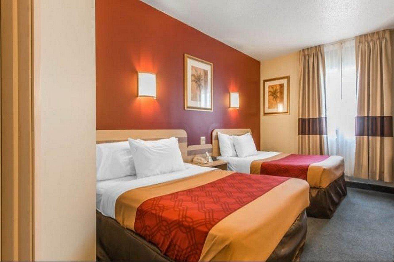 Red Roof Inn Джонстаун Экстерьер фото