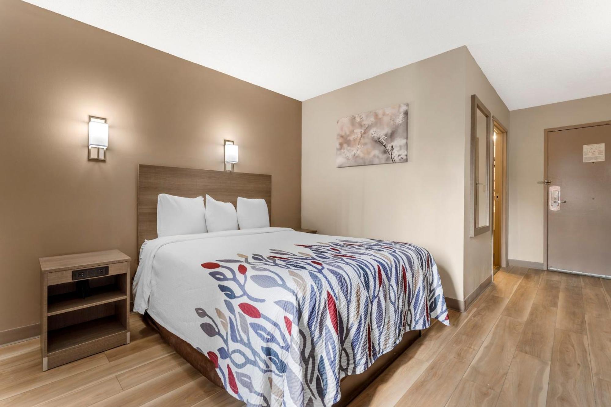 Red Roof Inn Джонстаун Экстерьер фото