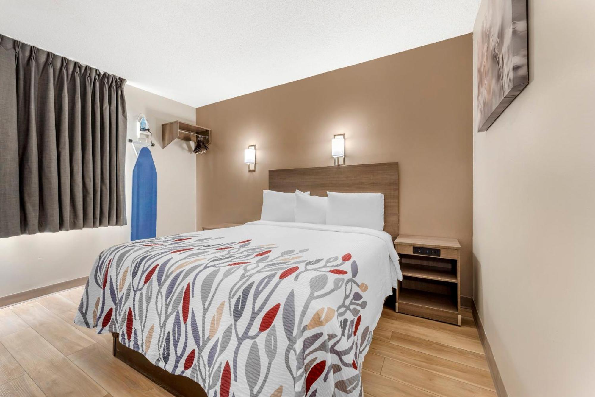 Red Roof Inn Джонстаун Экстерьер фото
