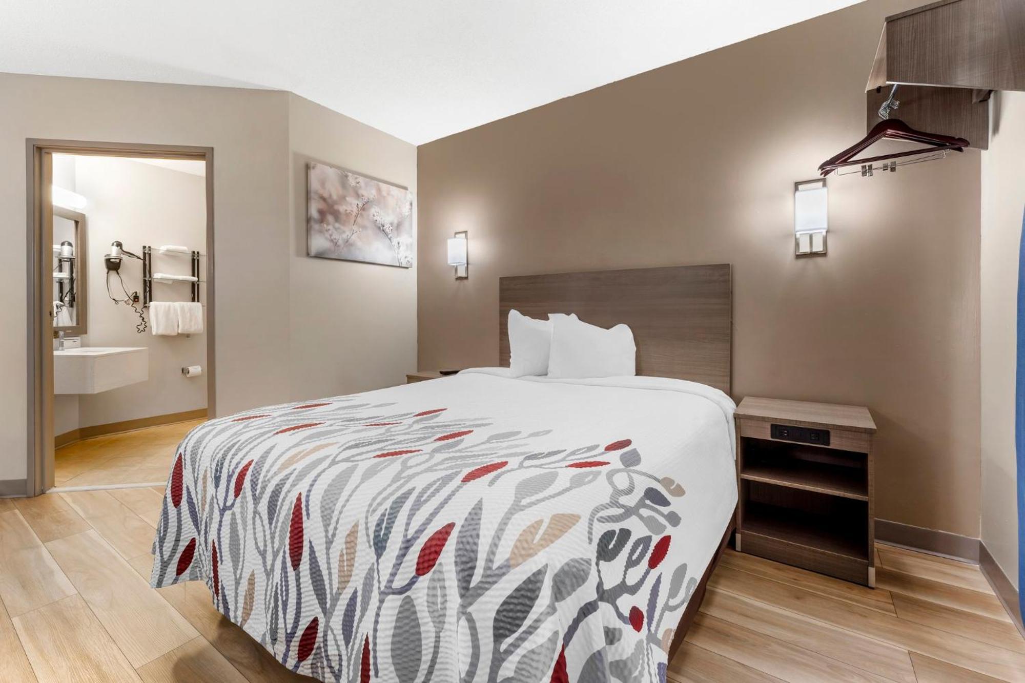 Red Roof Inn Джонстаун Экстерьер фото