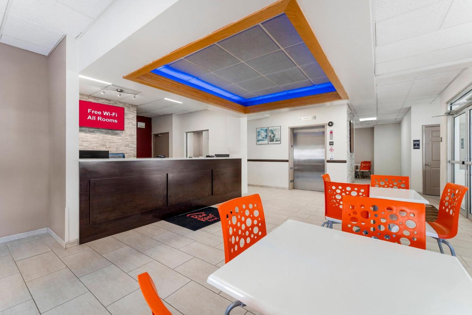 Red Roof Inn Джонстаун Экстерьер фото