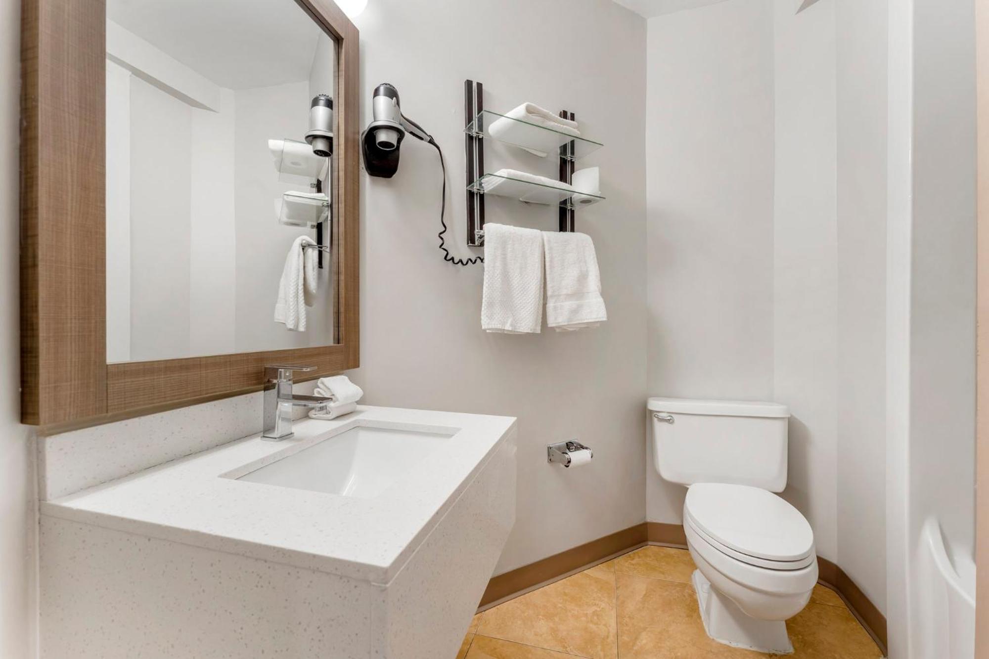 Red Roof Inn Джонстаун Экстерьер фото