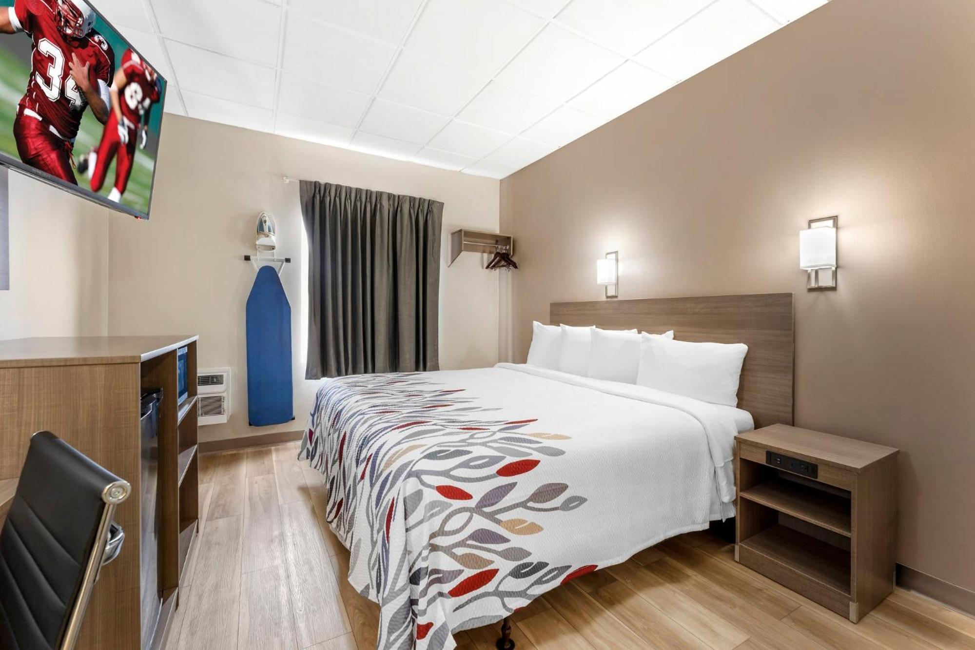 Red Roof Inn Джонстаун Экстерьер фото