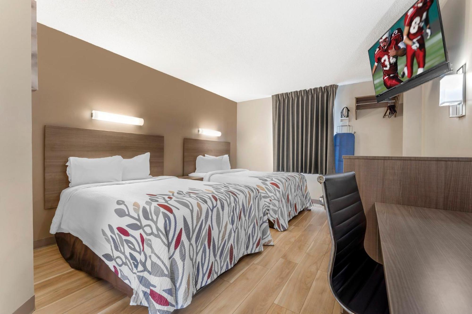 Red Roof Inn Джонстаун Экстерьер фото